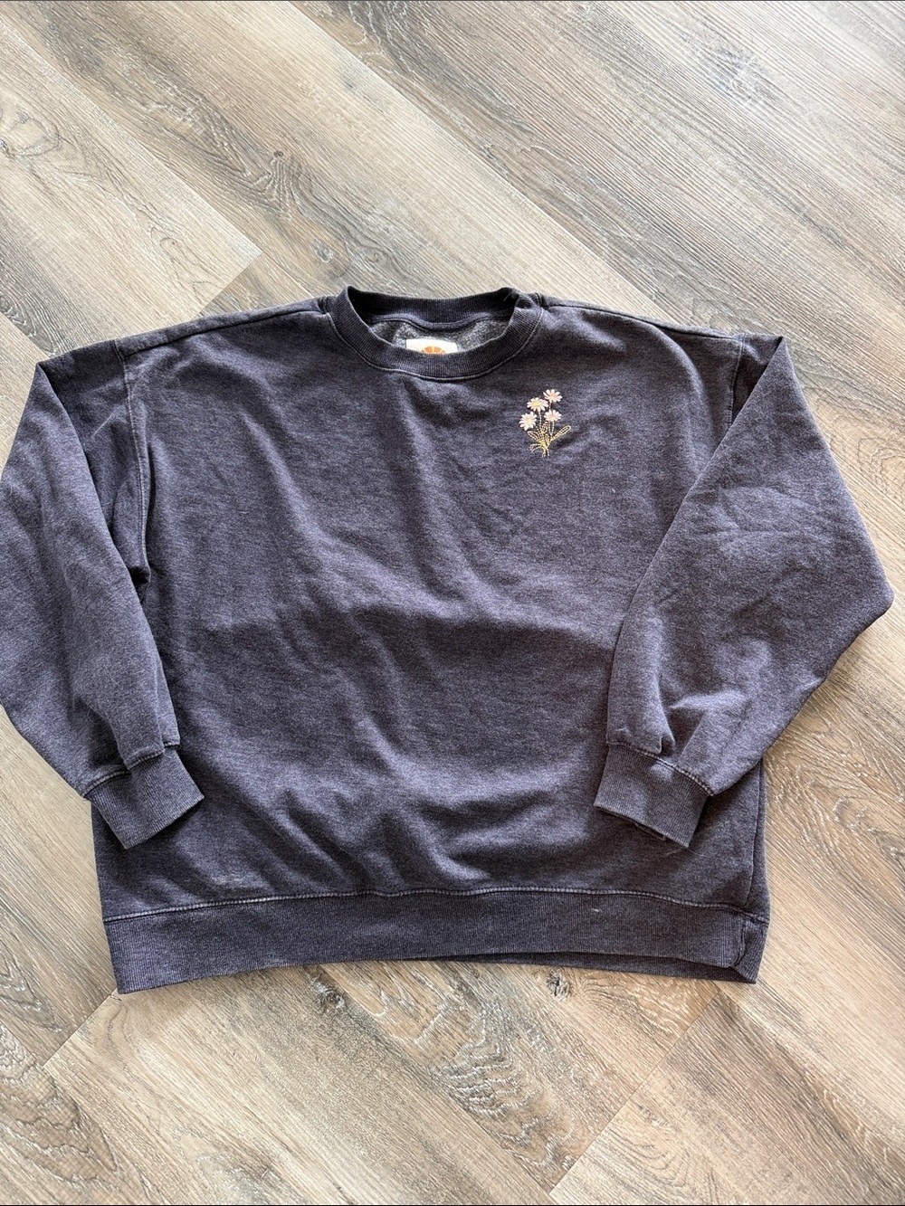 C & c California Dark Charcoal Crewneck Sweatshirt with Floral Embroidery sz xl